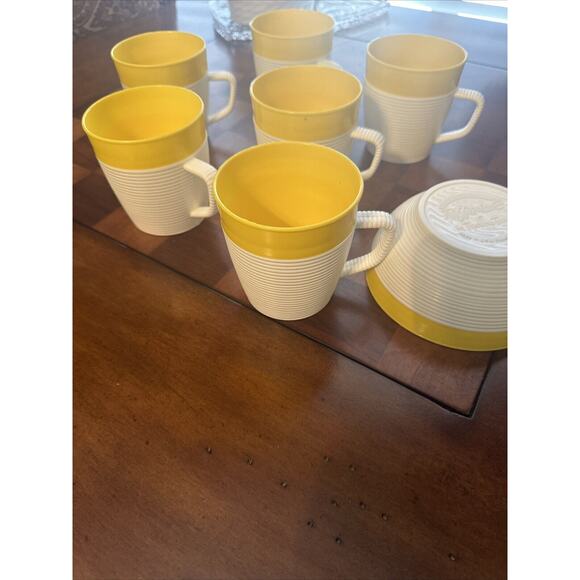 Lot Of 8 Mid Century Raffiaware By Thermo-Temp Yellow Pedastal Bowls and Cups - Picture 7 of 7